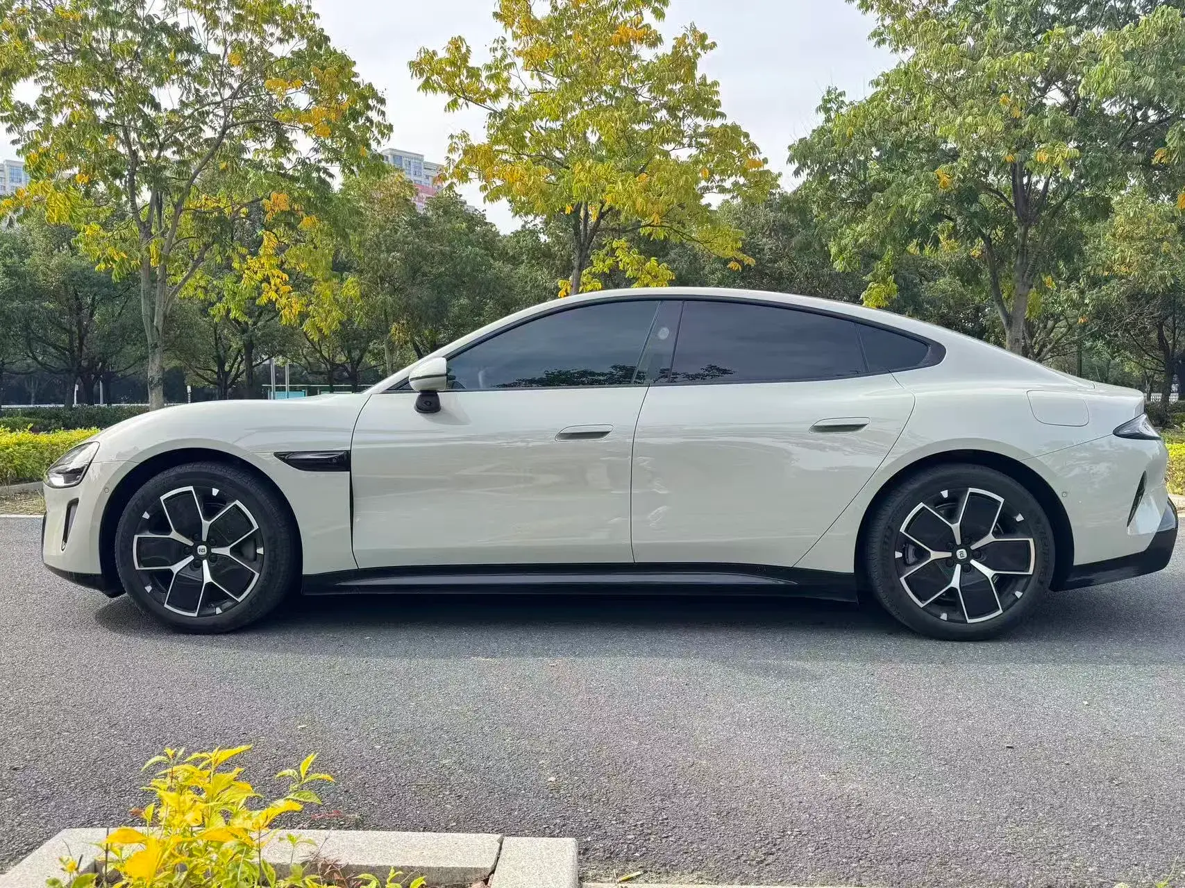 2024 MI SU7 thumbnail 3