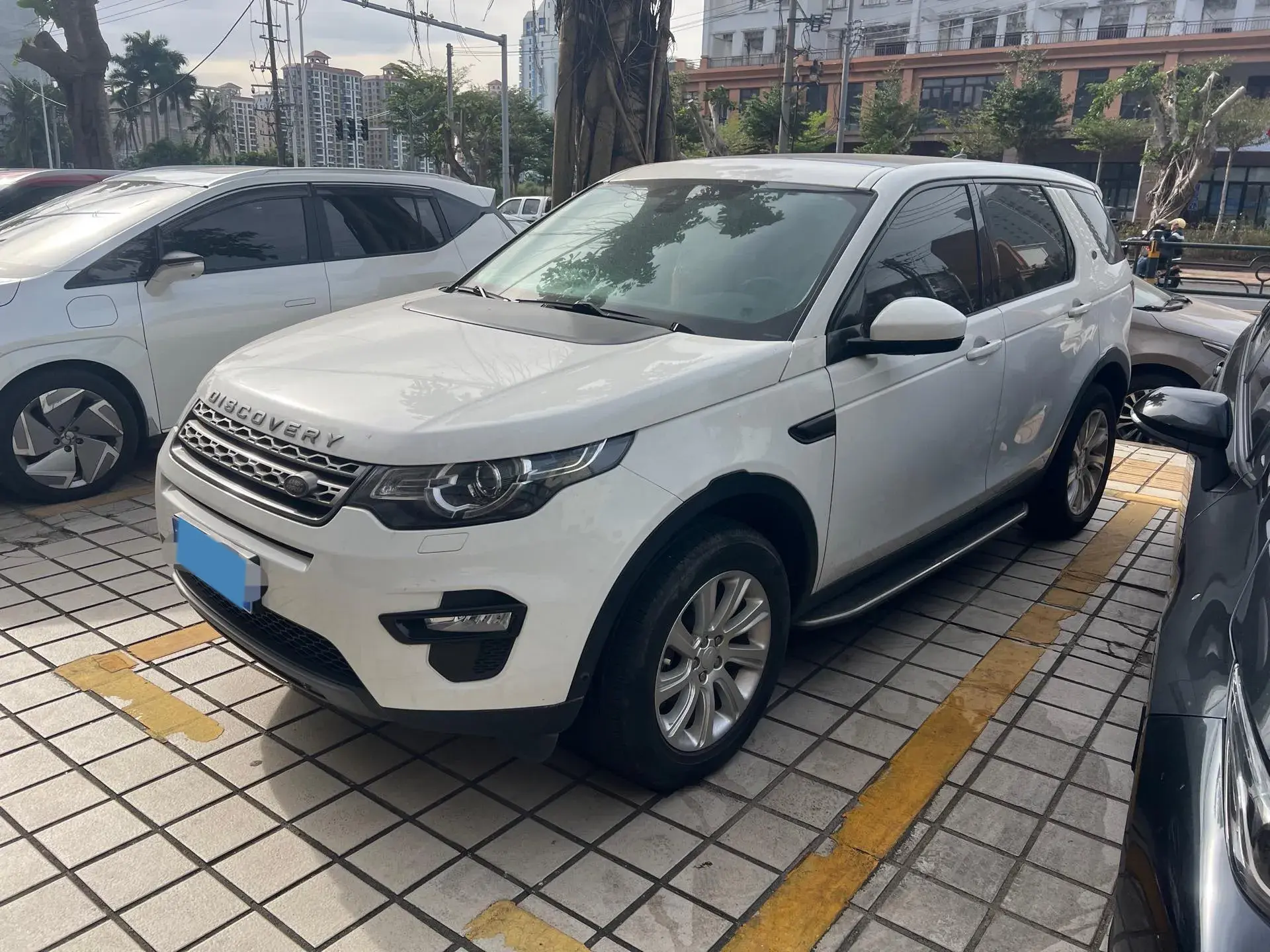 2019 LAND ROVER view 1