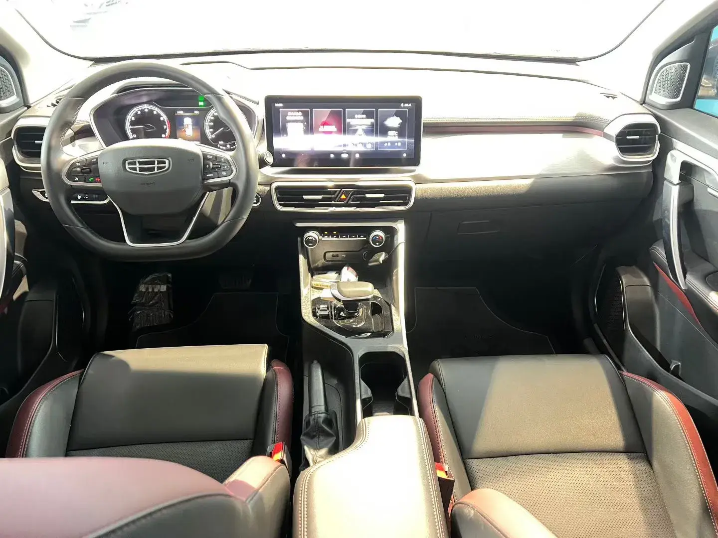 2021 GEELY COOLRAY thumbnail 4