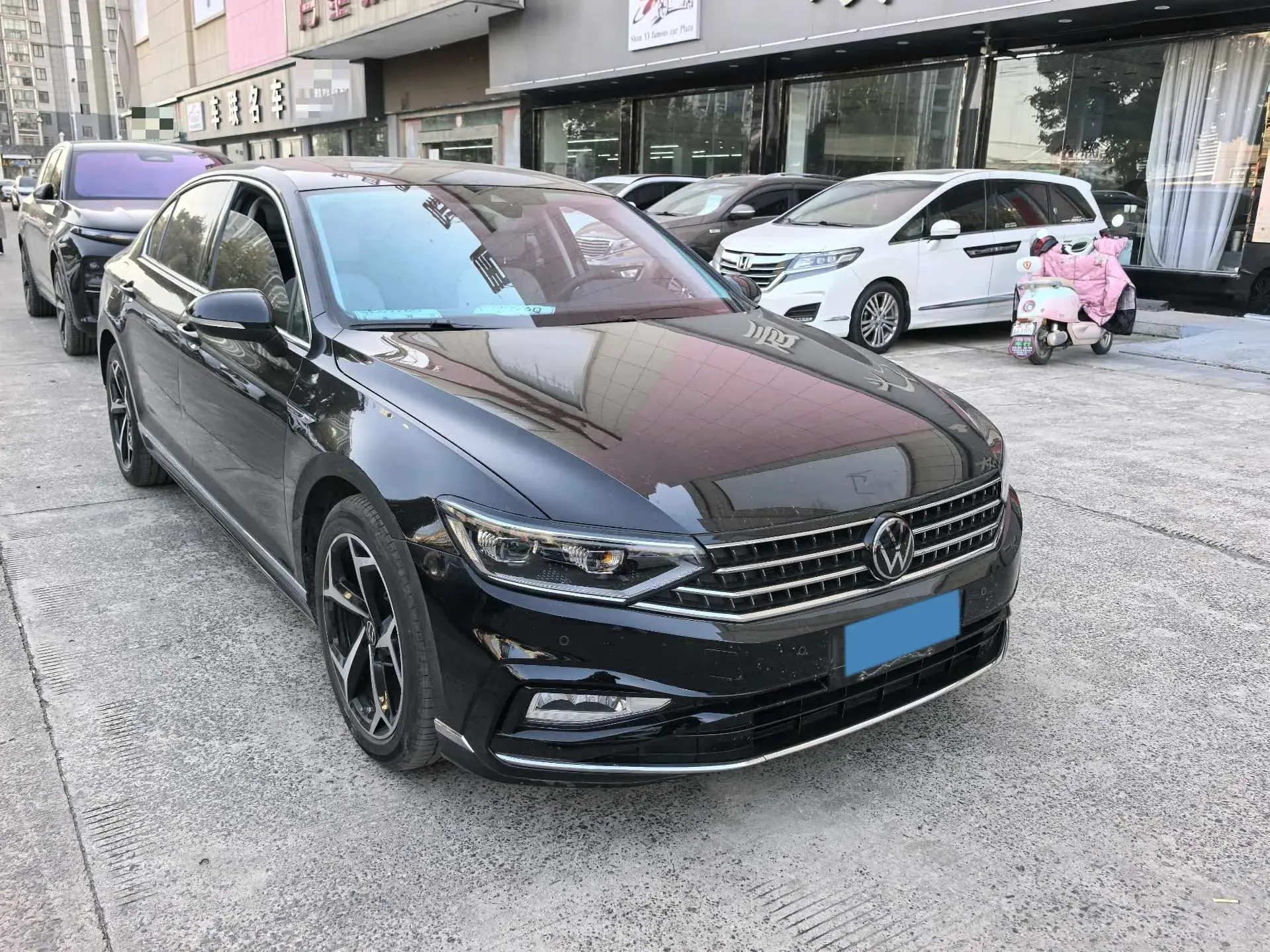 2023 VOLKSWAGEN MAGOTAN thumbnail 3