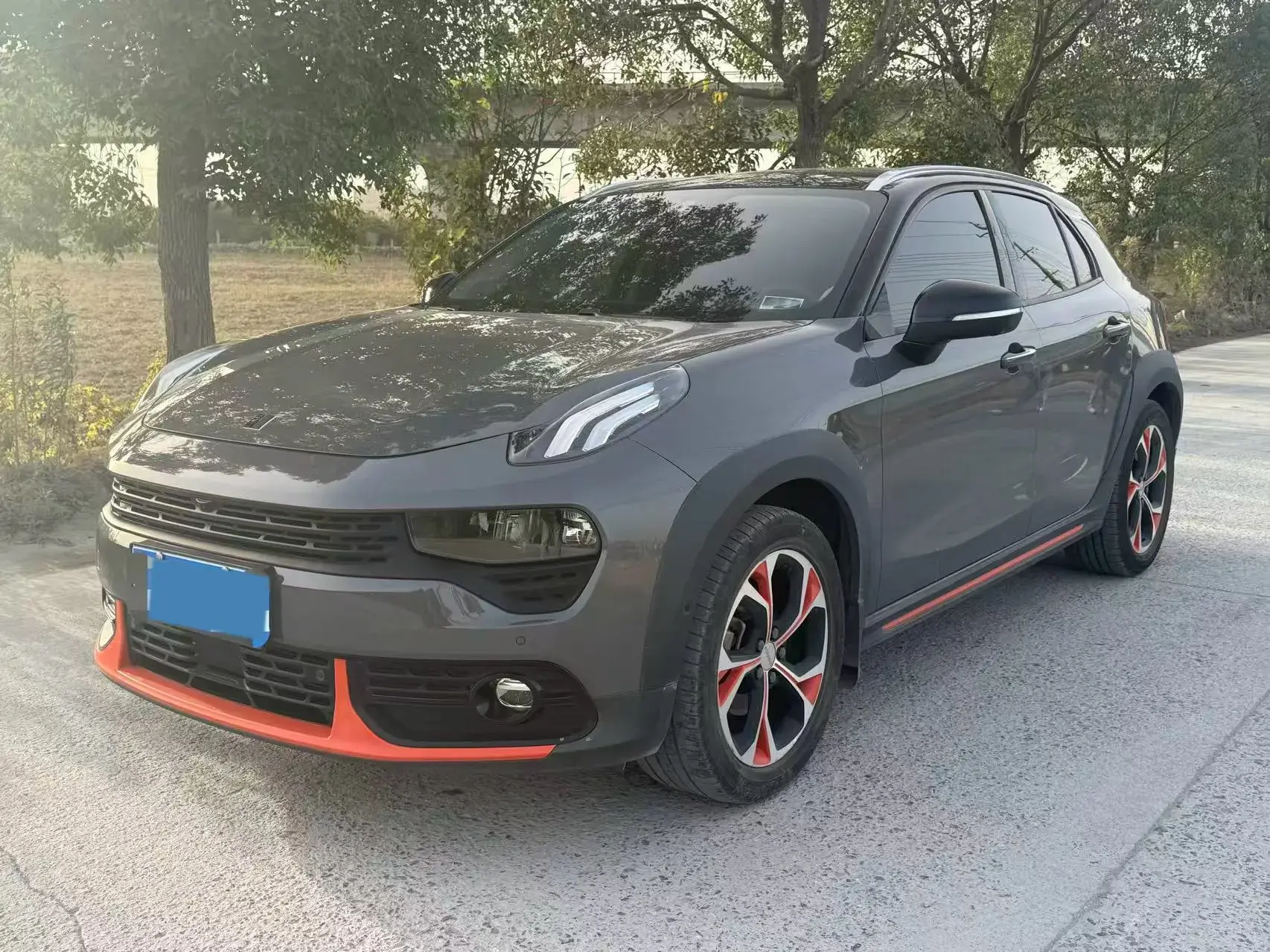 2018 LYNK&CO 02 view 1