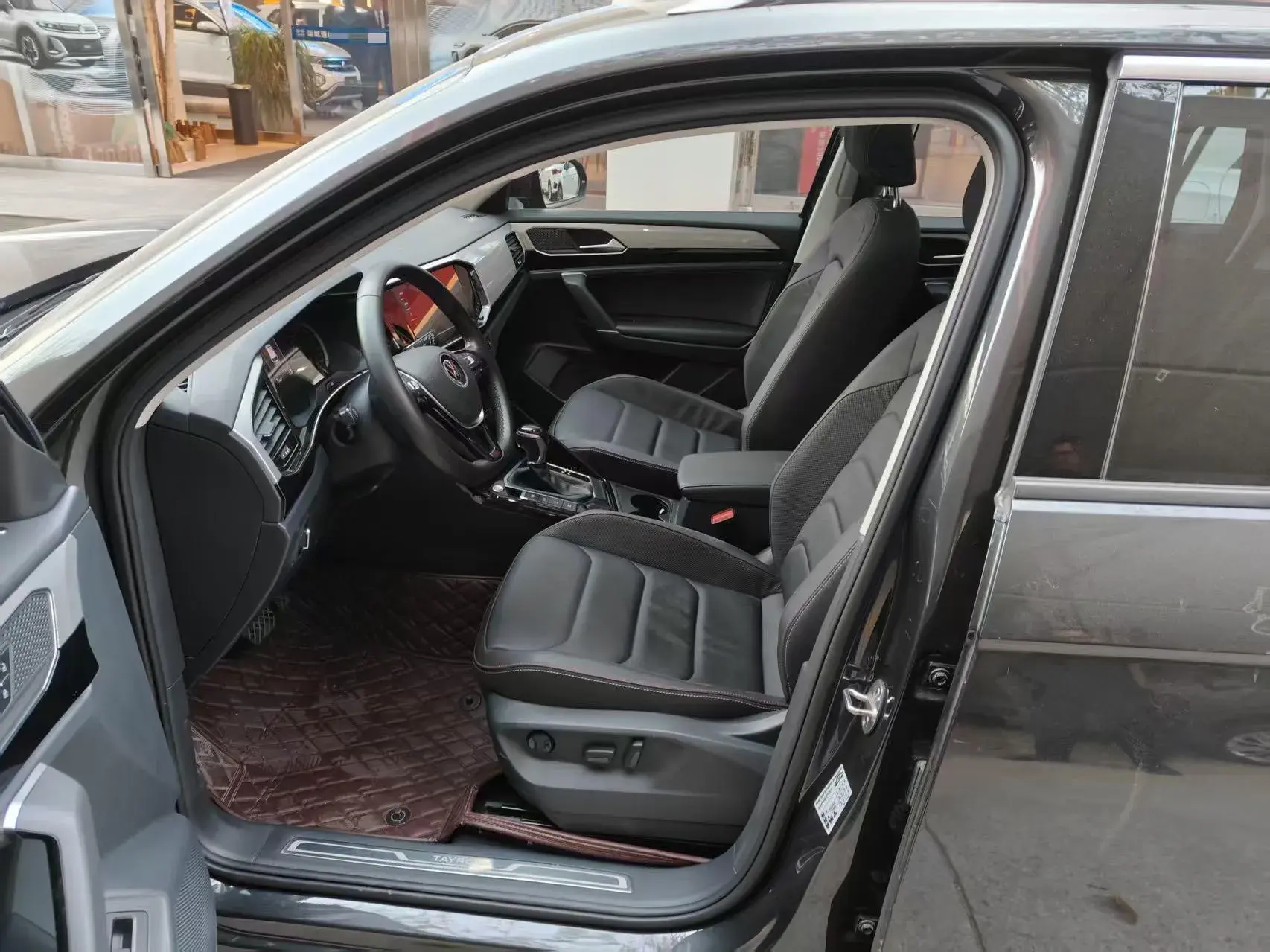 2022 VOLKSWAGEN TAYRON thumbnail 4