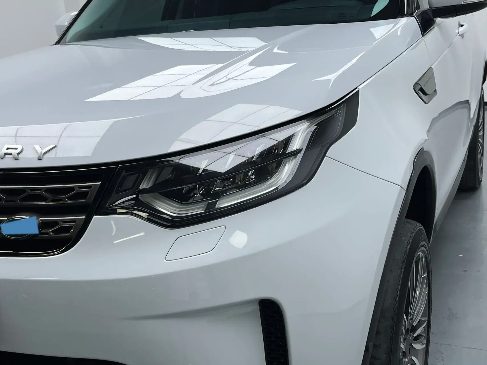 2019 LAND ROVER thumbnail 4