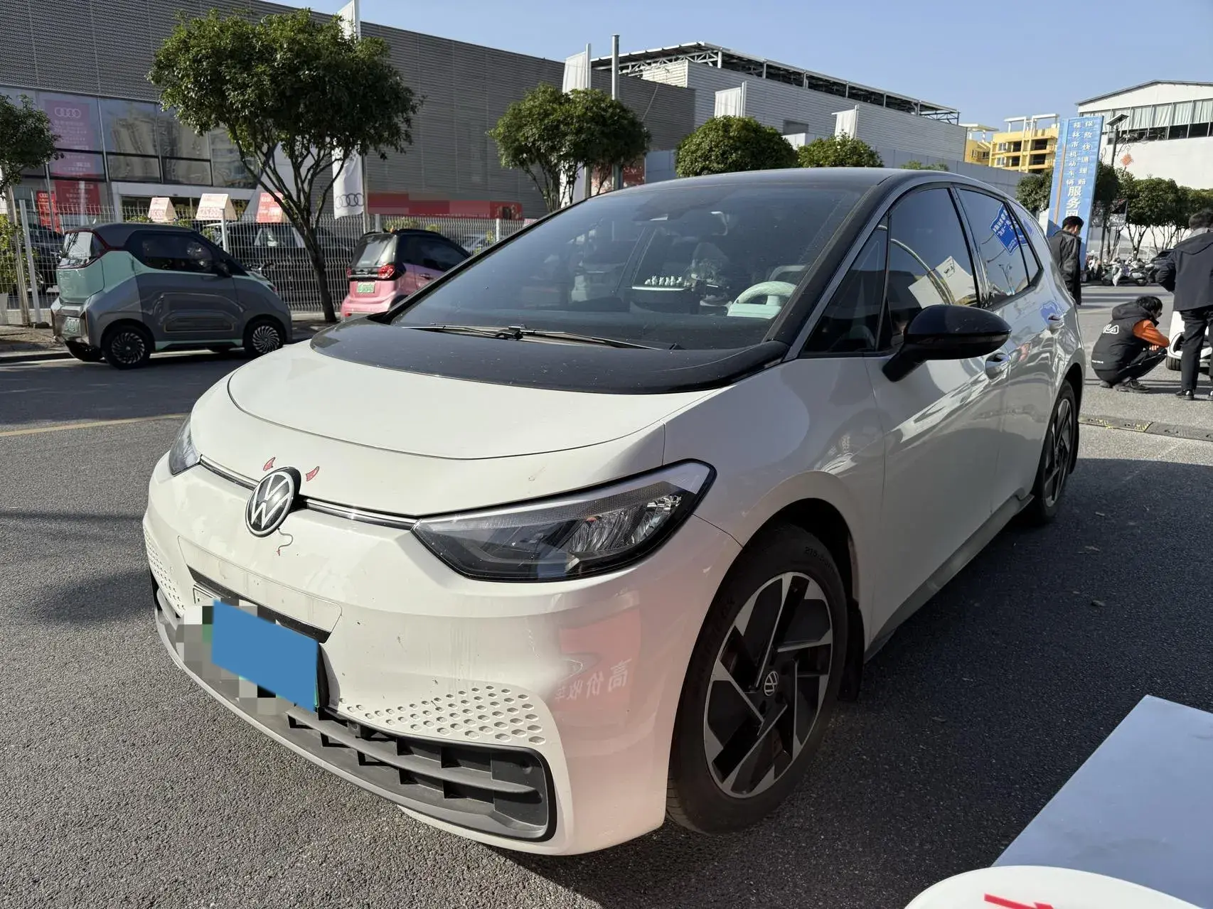 2025 VOLKSWAGEN ID.3 view 1