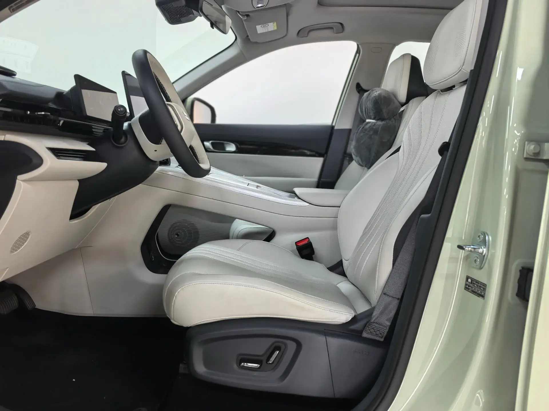 2024 GEELY GALAXY thumbnail 4