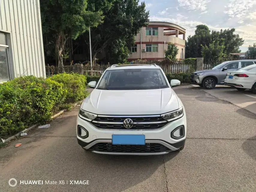 2023 VOLKSWAGEN T-ROC thumbnail 2