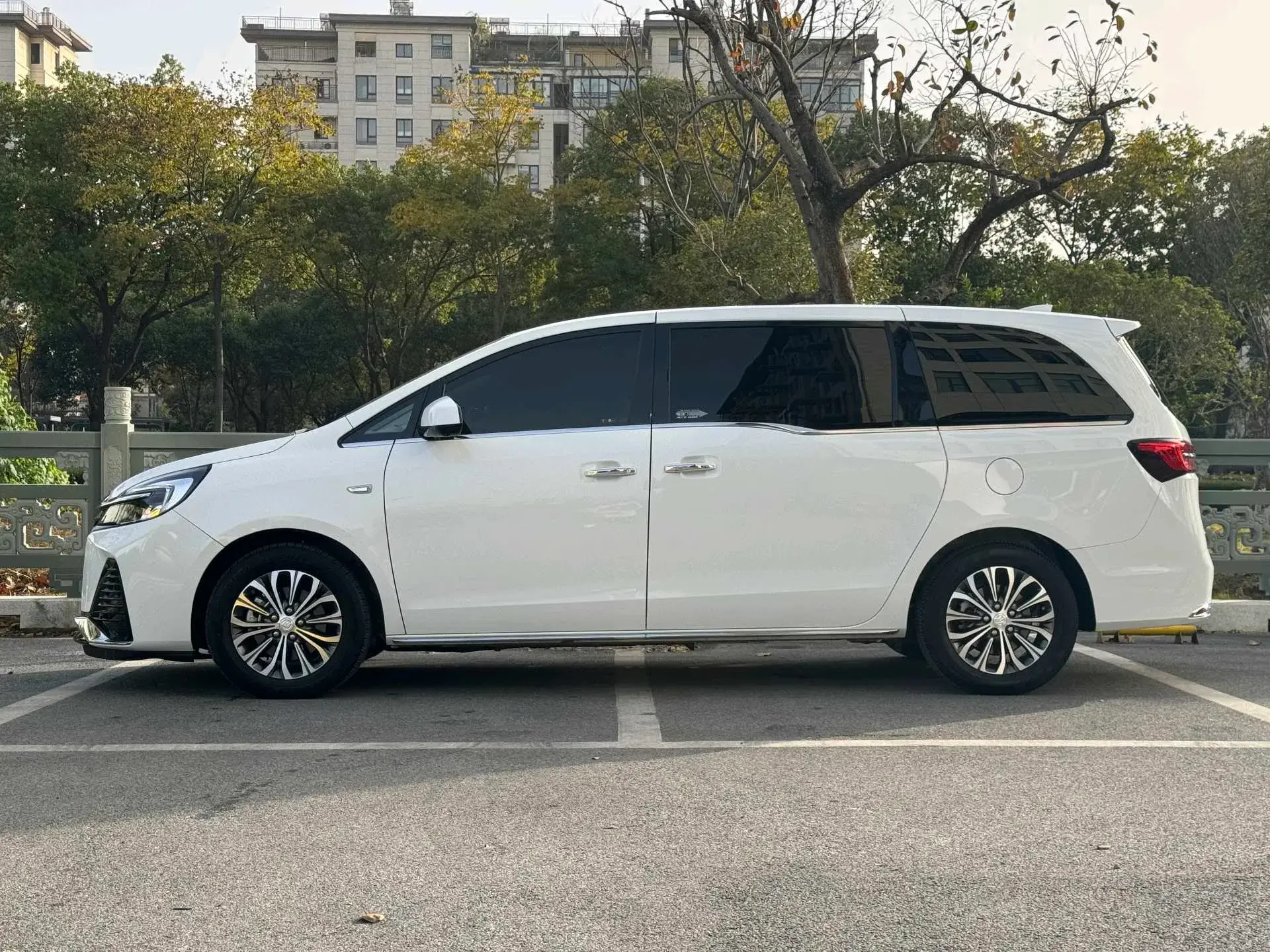 2022 BUICK GL8 thumbnail 3