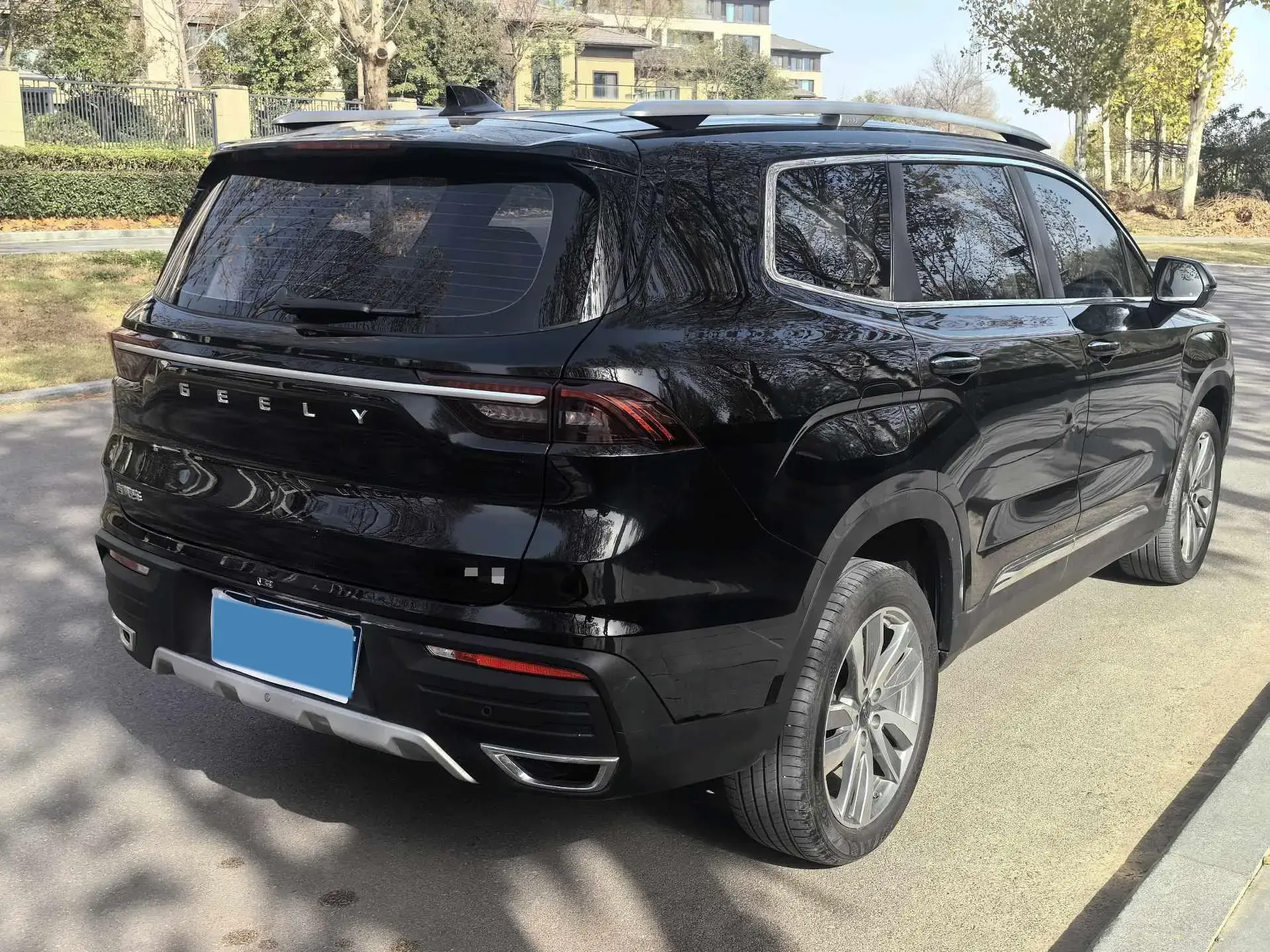 2022 GEELY OKAVANGO thumbnail 4