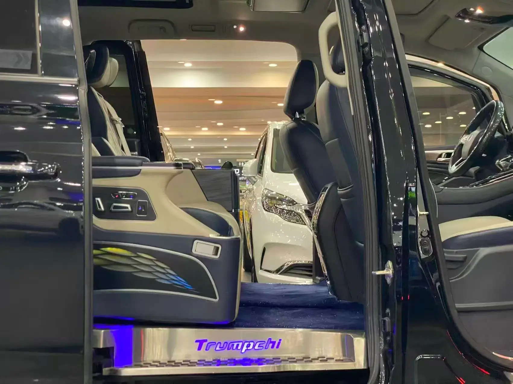 2021 GAC TRUMPCHI thumbnail 3