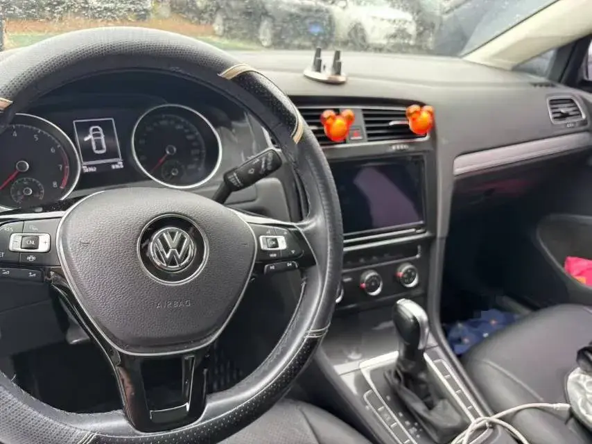 2019 VOLKSWAGEN GOLF thumbnail 3