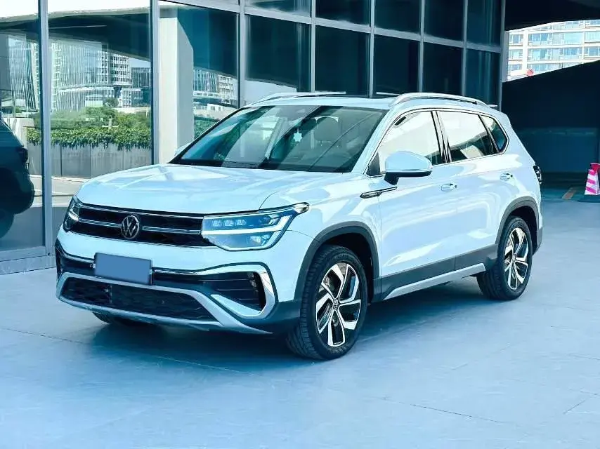 2023 VOLKSWAGEN THARU view 1