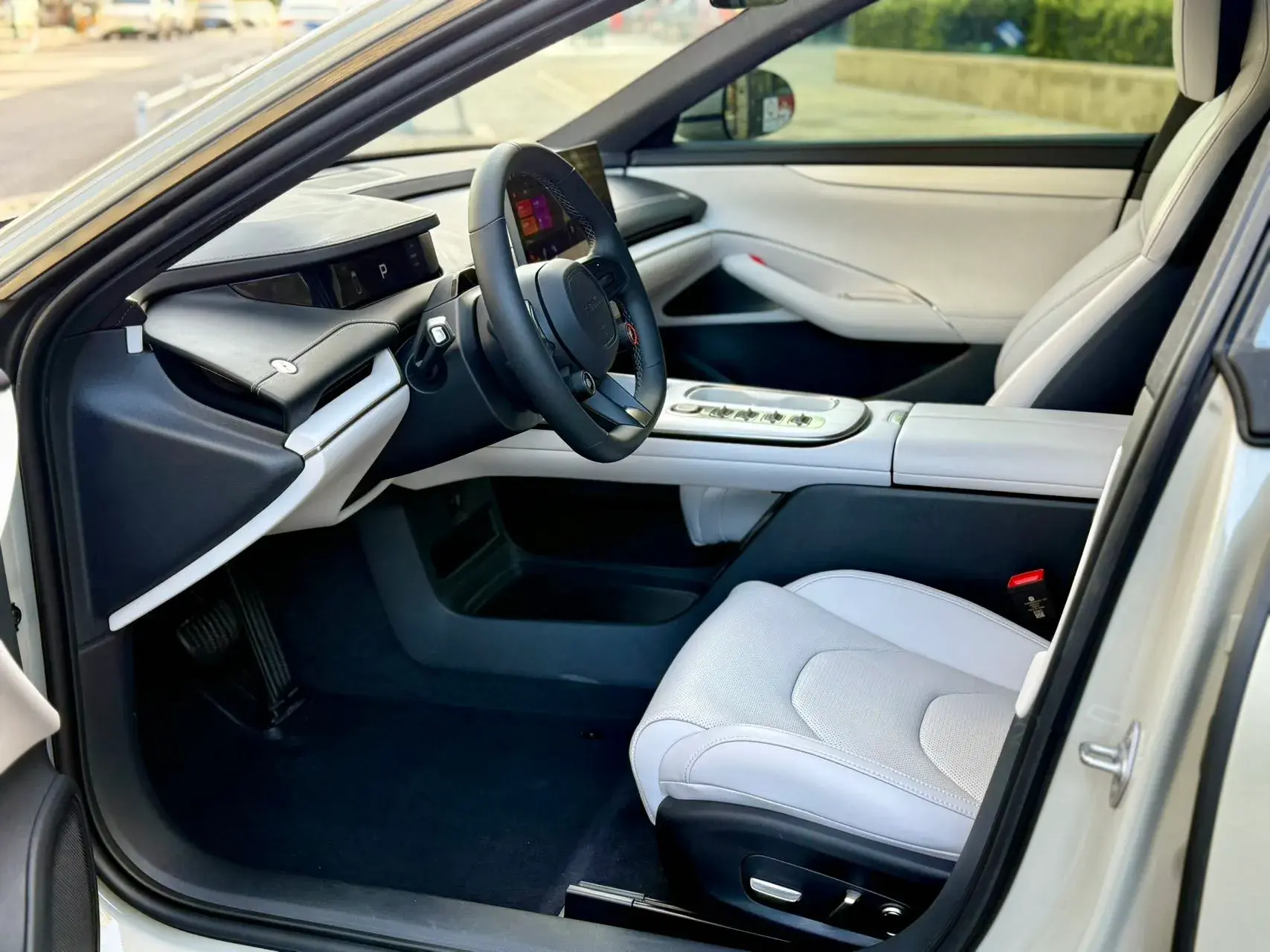 2024 MI SU7 thumbnail 4