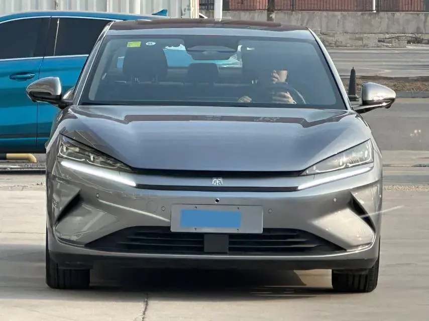 2025 BYD QINL thumbnail 2