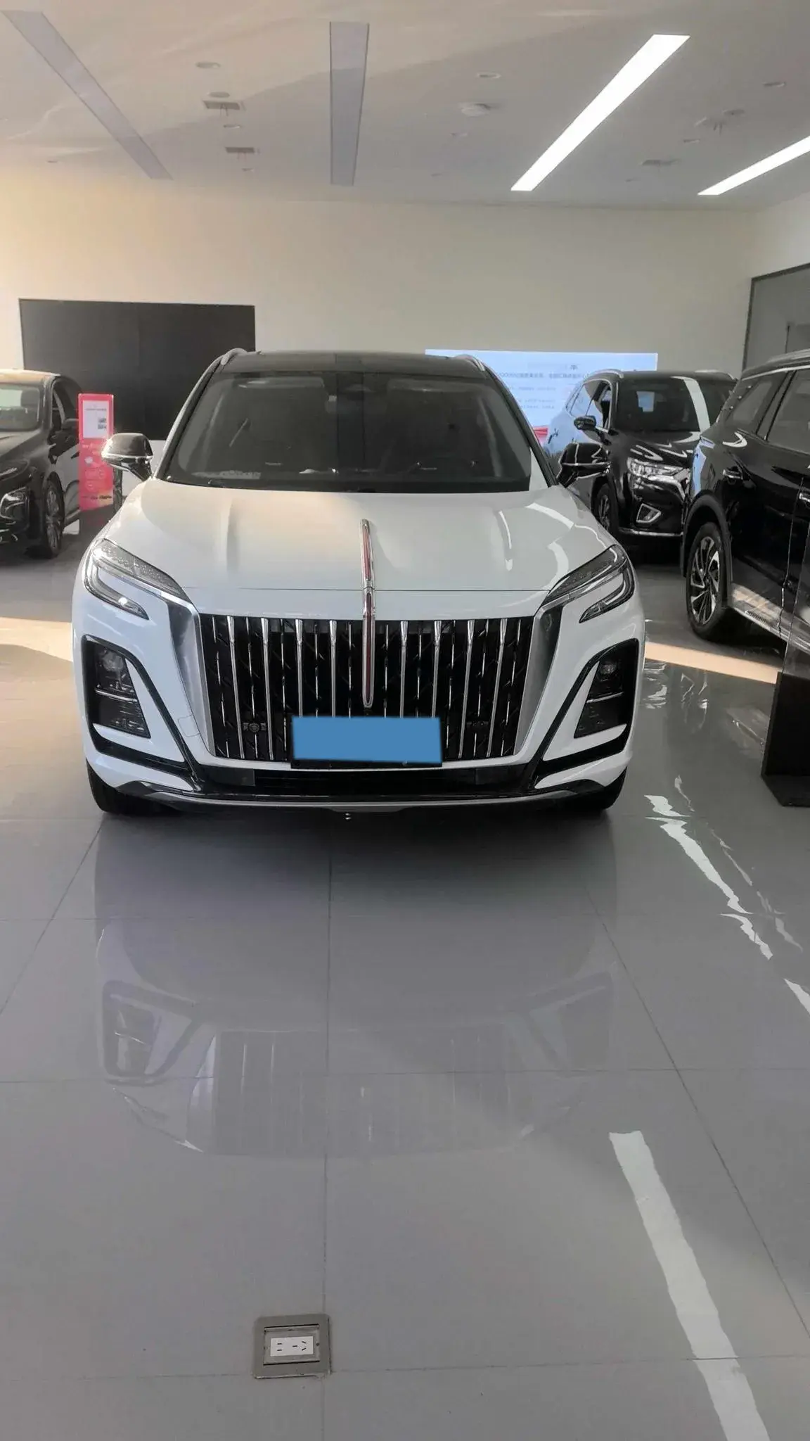2023 HONGQI HS3 thumbnail 2