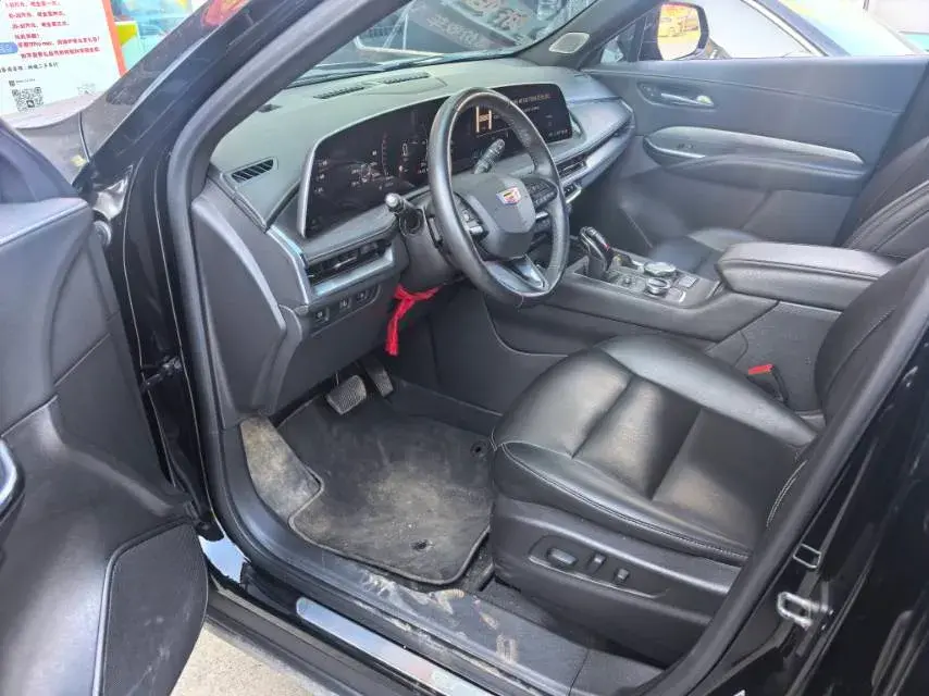 2024 CADILLAC XT4 thumbnail 4