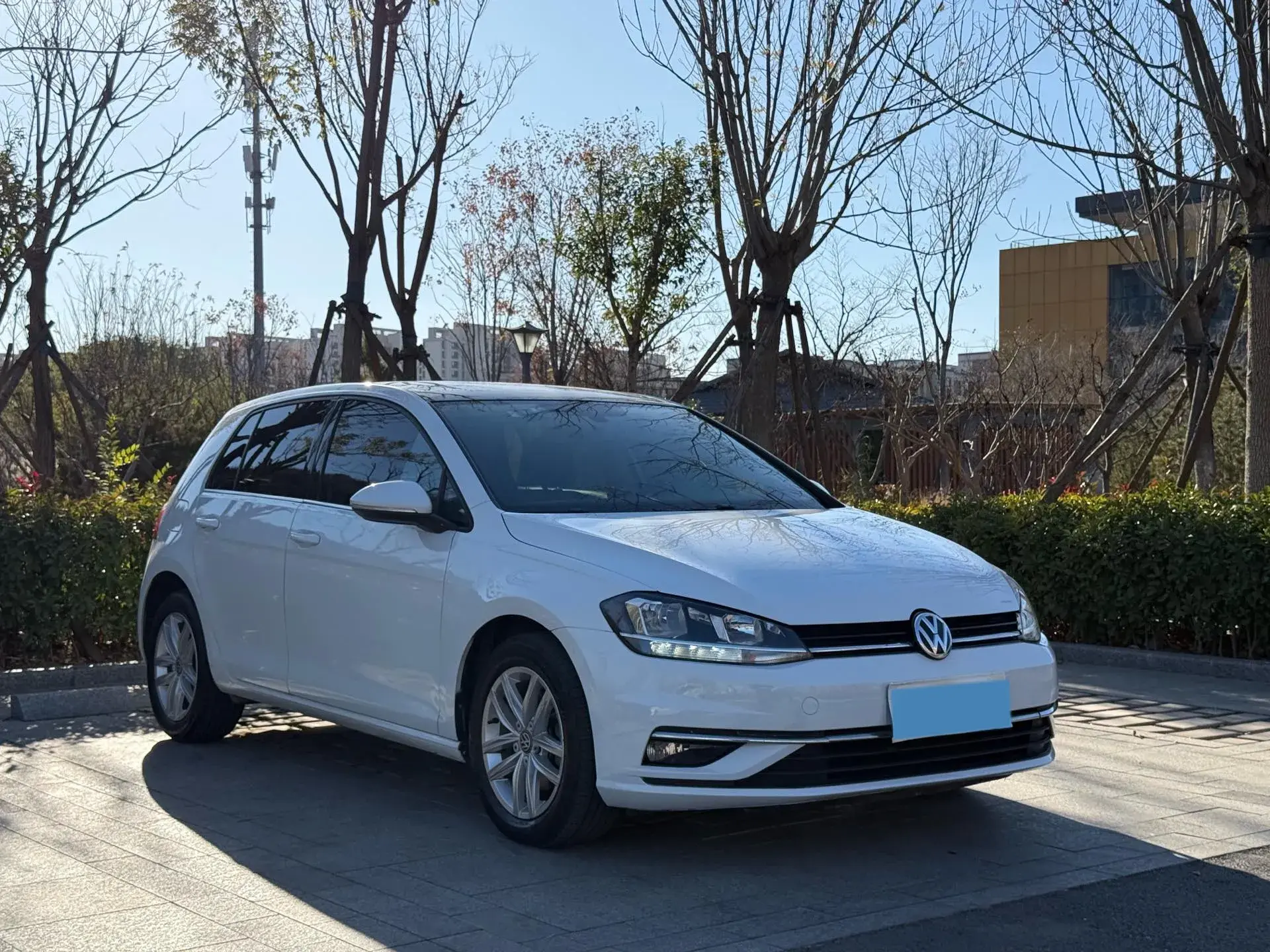 2018 VOLKSWAGEN GOLF thumbnail 3