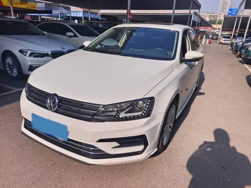 2018 VOLKSWAGEN SAGITAR view 1