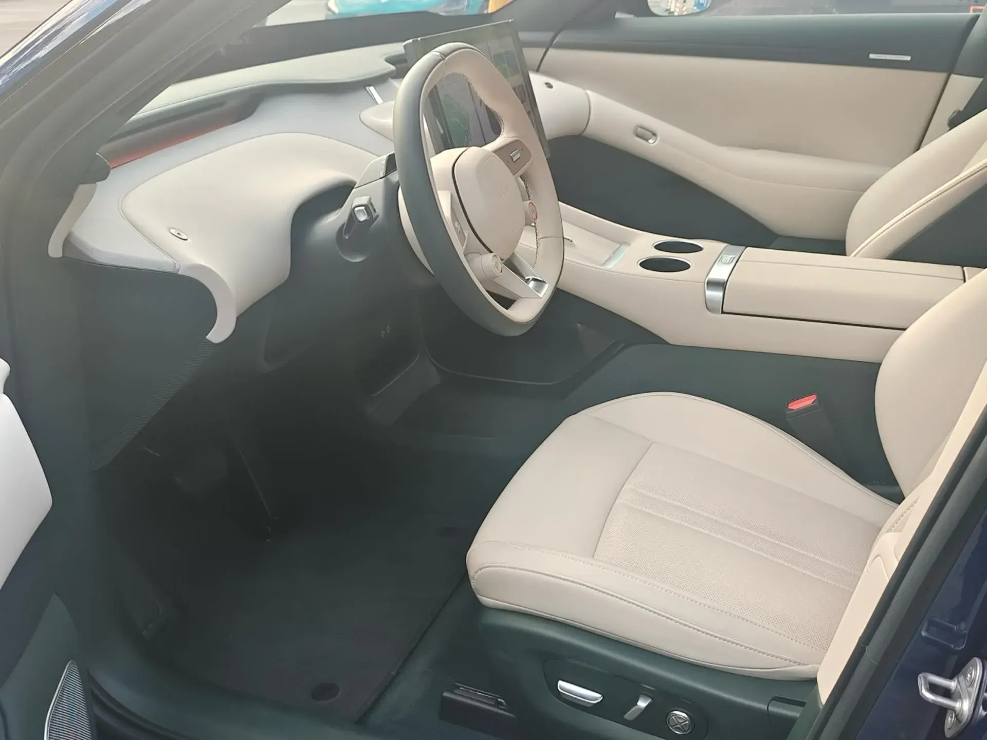 2025 MI YU7 thumbnail 4