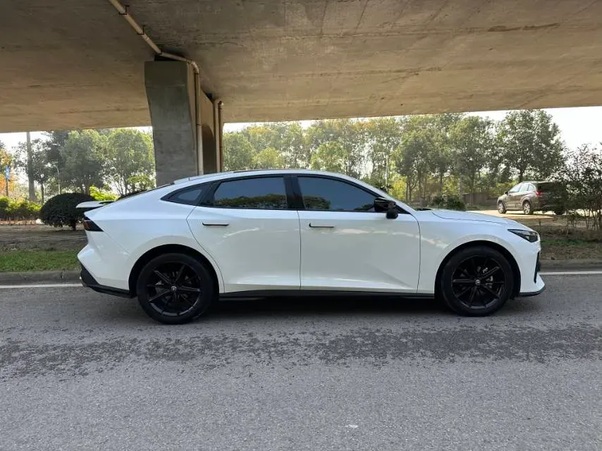 2022 ChangAn UNI-V 1.5T 188HP L4 7DCT,autocango,china used car exporter,china ev exporter,chinese used car exporter,chinese used ev exporter