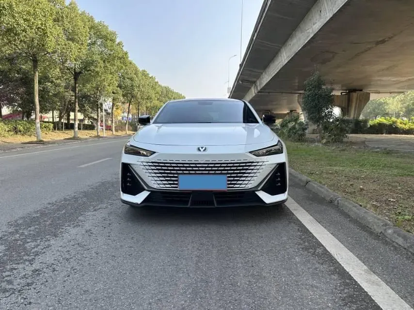 2022 ChangAn UNI-V 1.5T 188HP L4 7DCT,autocango,china used car exporter,china ev exporter,chinese used car exporter,chinese used ev exporter
