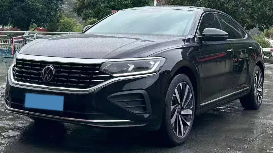 2025 Volkswagen Passat 2.0T 186HP L4 7DCT