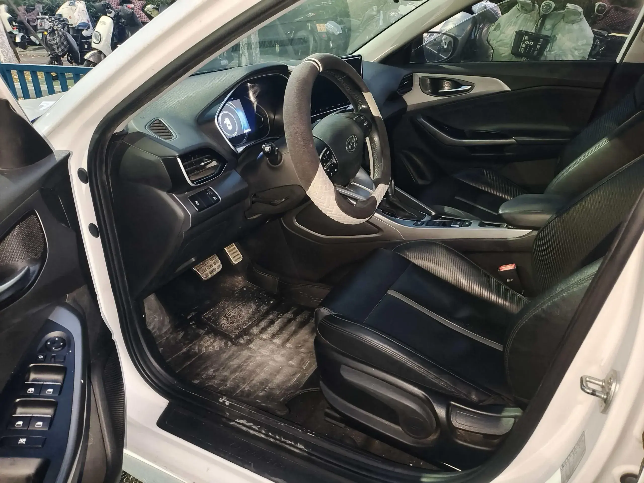 2019 HYUNDAI LA thumbnail 3