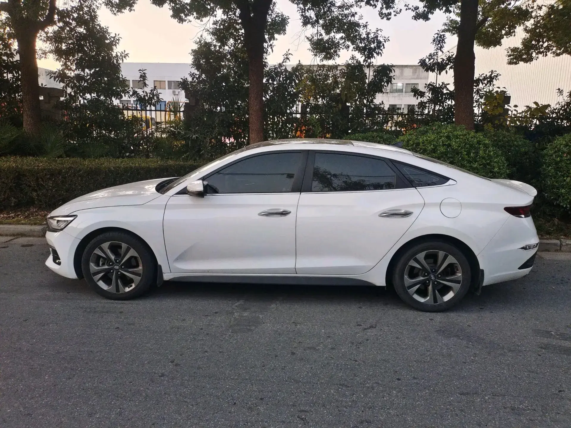 2019 HYUNDAI LA thumbnail 2