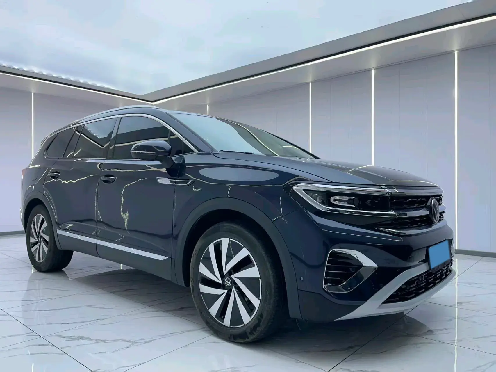 2021 VOLKSWAGEN TALAGON thumbnail 3