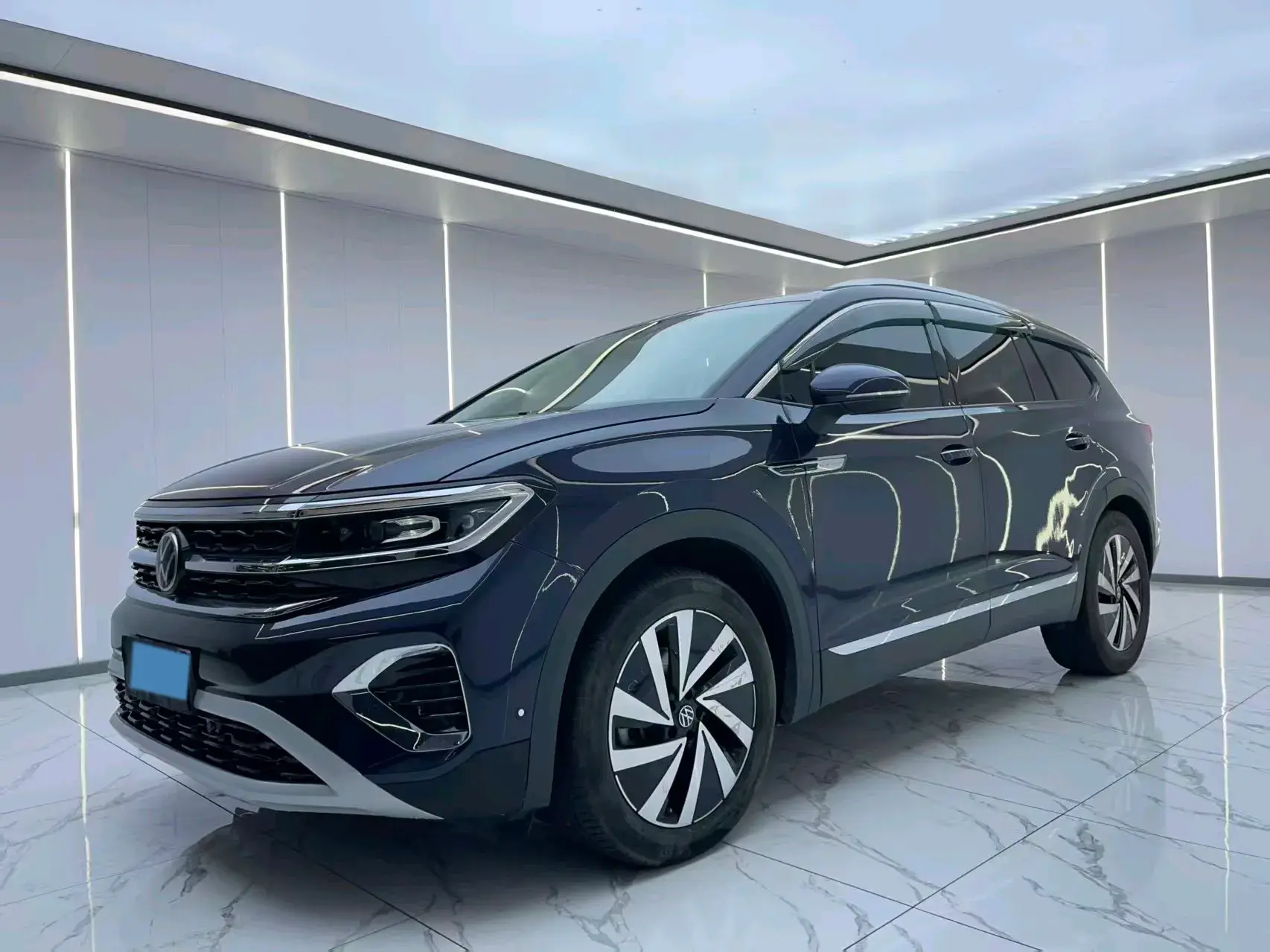 2021 VOLKSWAGEN TALAGON view 1