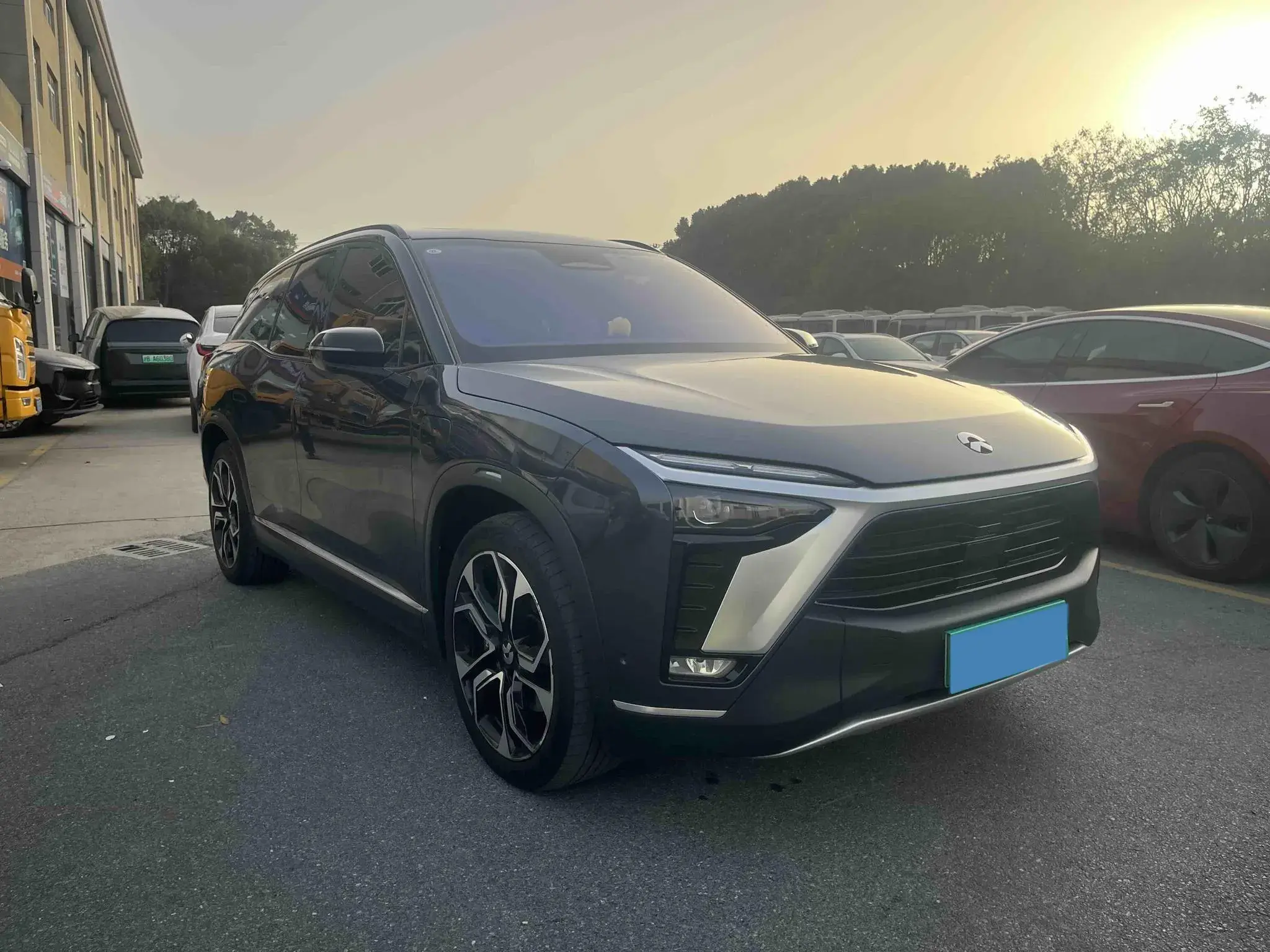 2020 NIO ES8 thumbnail 3