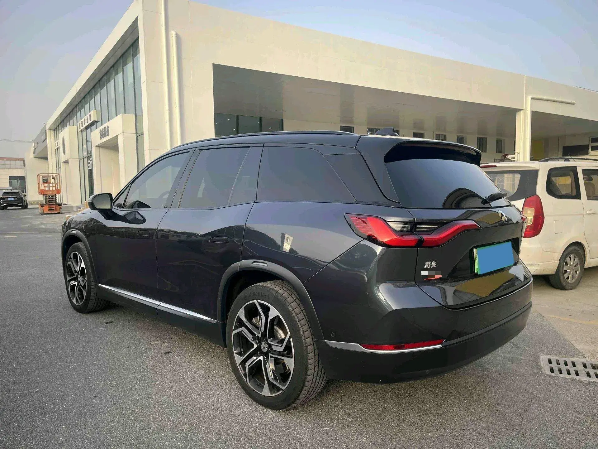 2020 NIO ES8 thumbnail 4