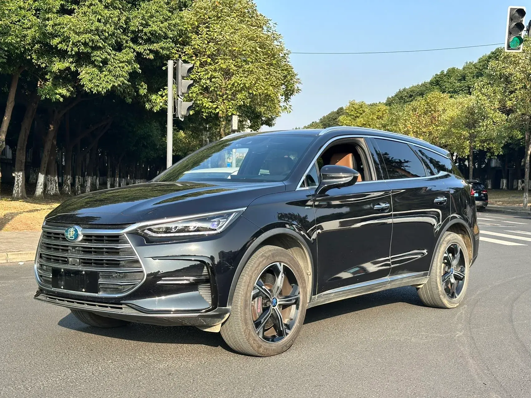 2021 BYD TANG view 1