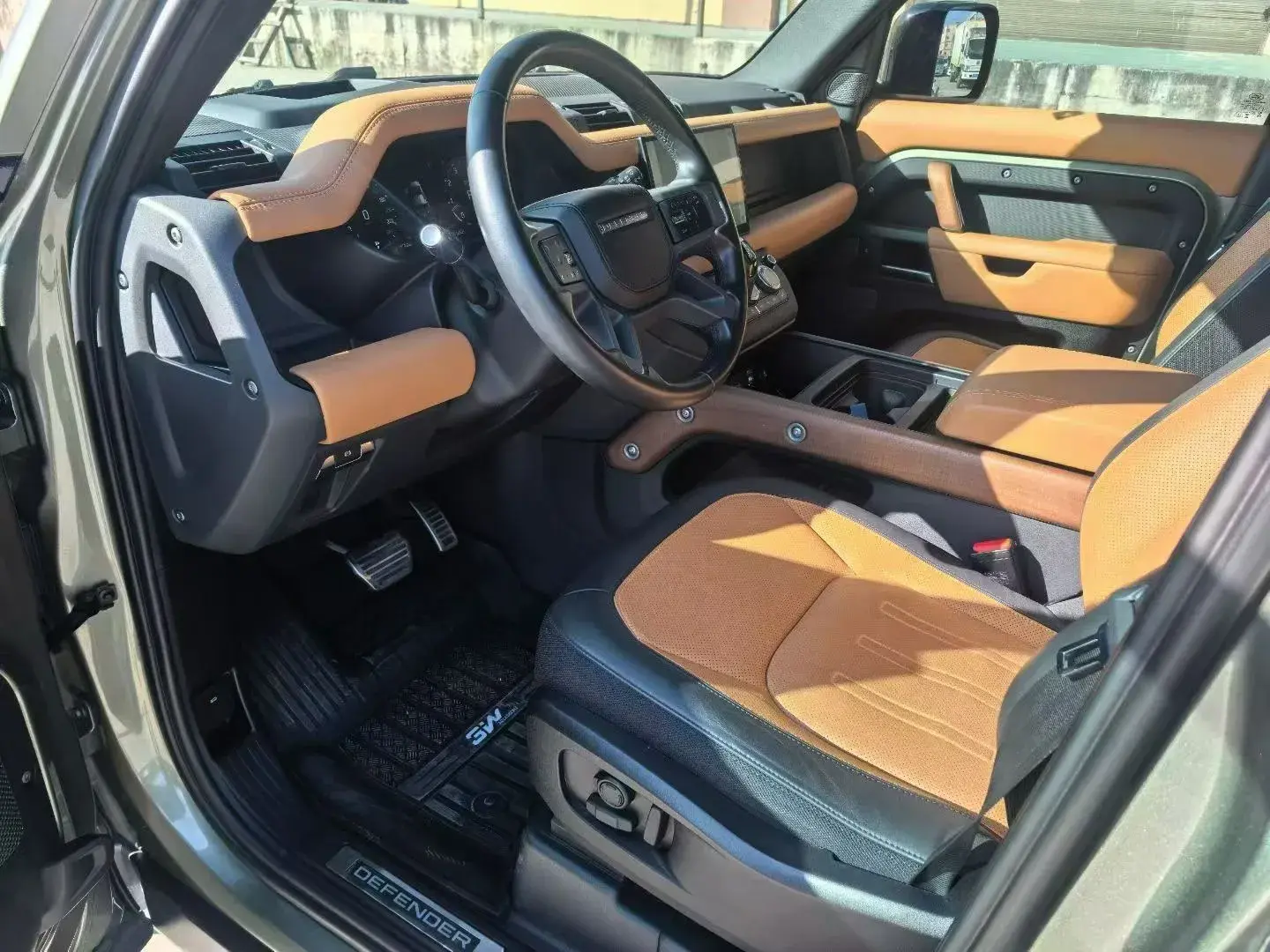 2023 LAND ROVER thumbnail 4