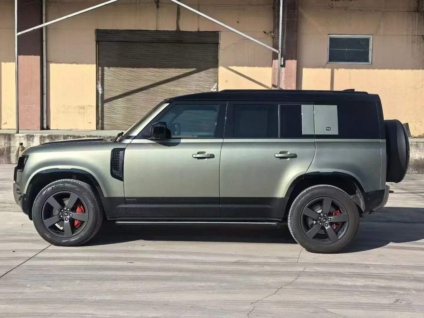 2023 LAND ROVER thumbnail 2