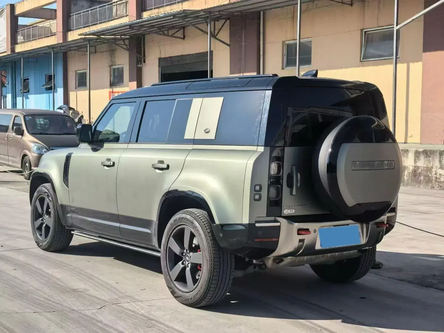 2023 LAND ROVER thumbnail 3