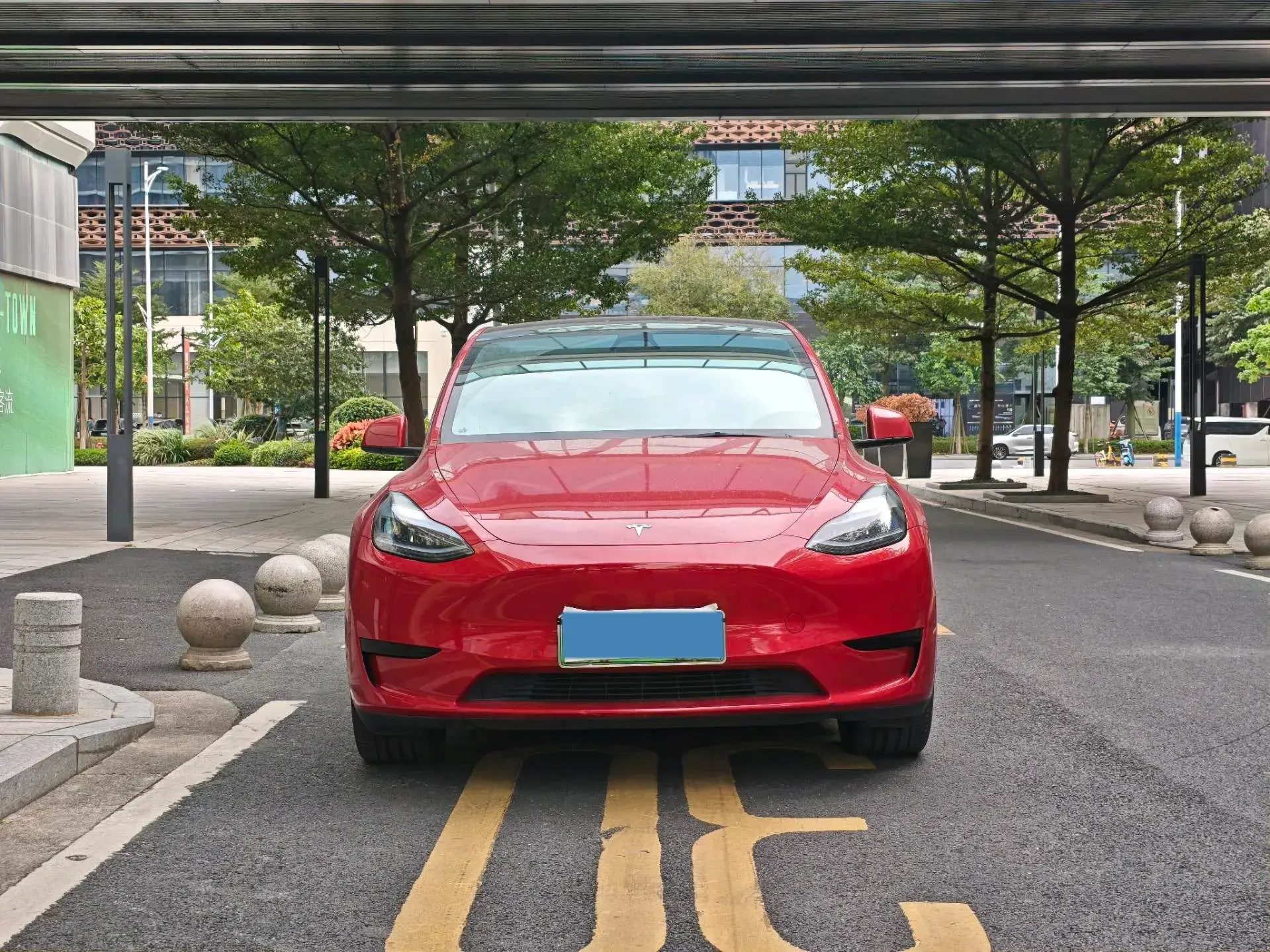 2022 TESLA MODEL thumbnail 2