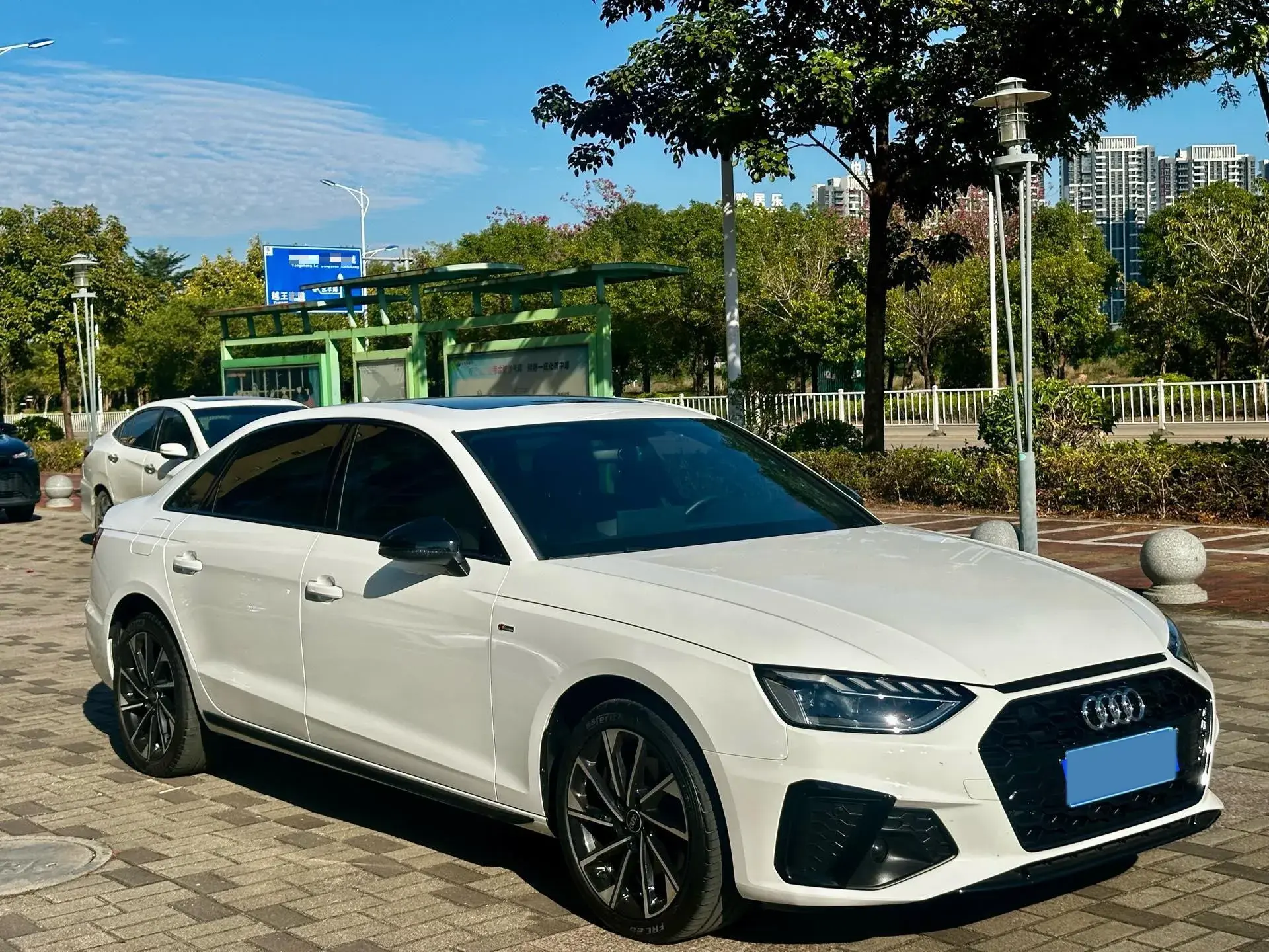 2023 AUDI A4L thumbnail 3