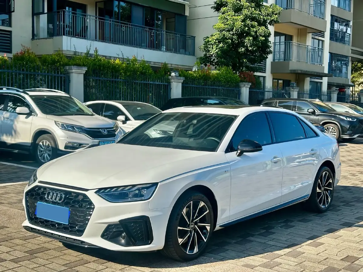 2023 Audi A4L 2.0T 190HP L4 7DCT
