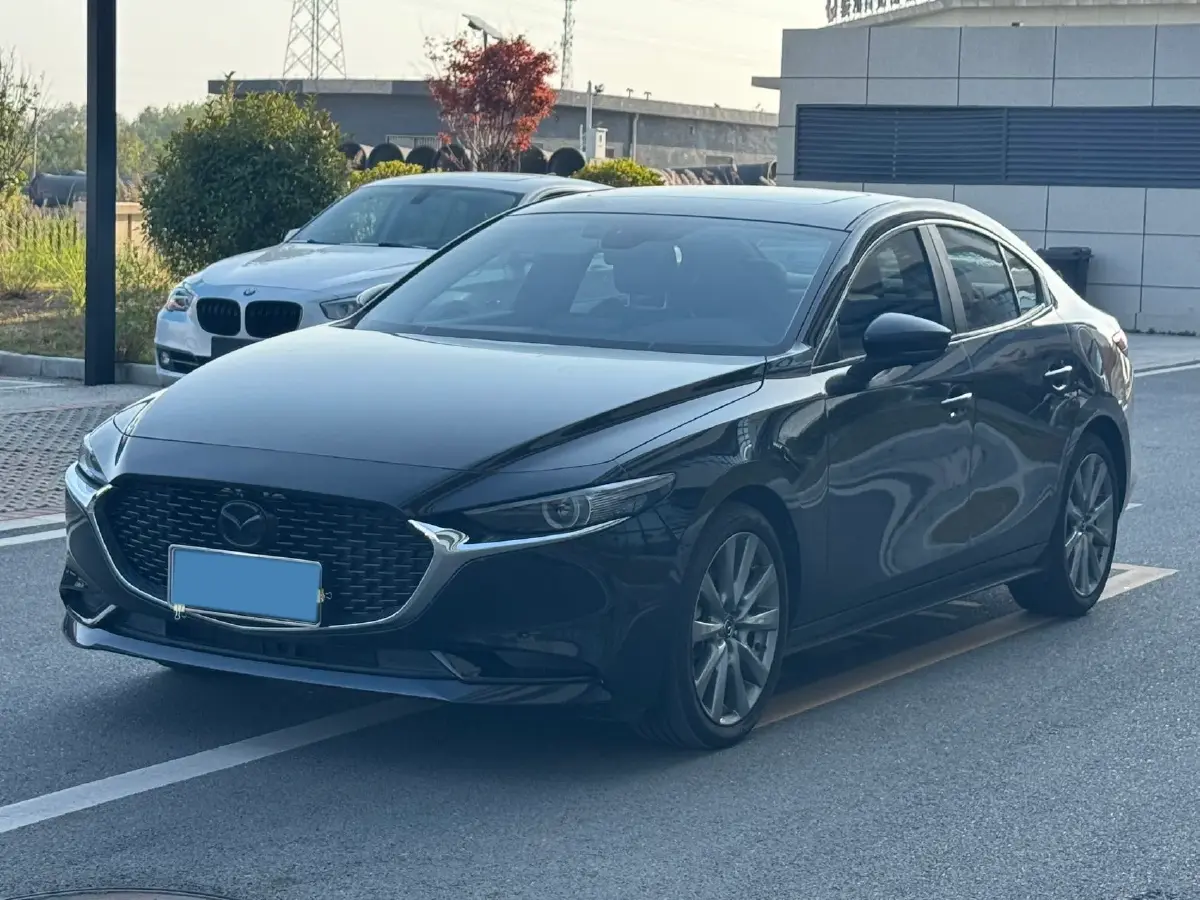 2022 Mazda 3 Axela 2.0L 158HP L4 6AT 2022 Mazda 3 Axela 2.0L 158HP L4 6AT