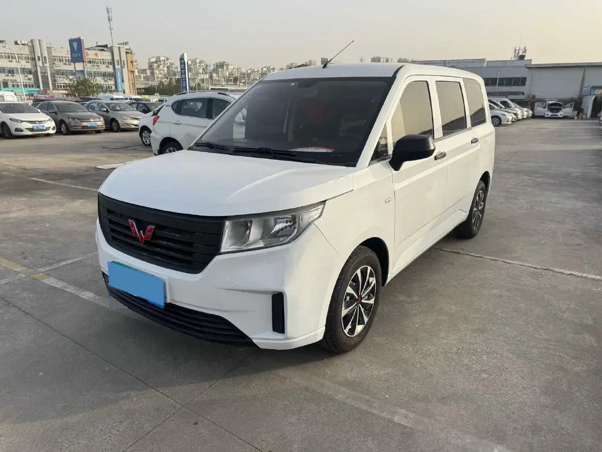 2019 WuLing HongGuang Plus 1.5T 147HP L4 6MT