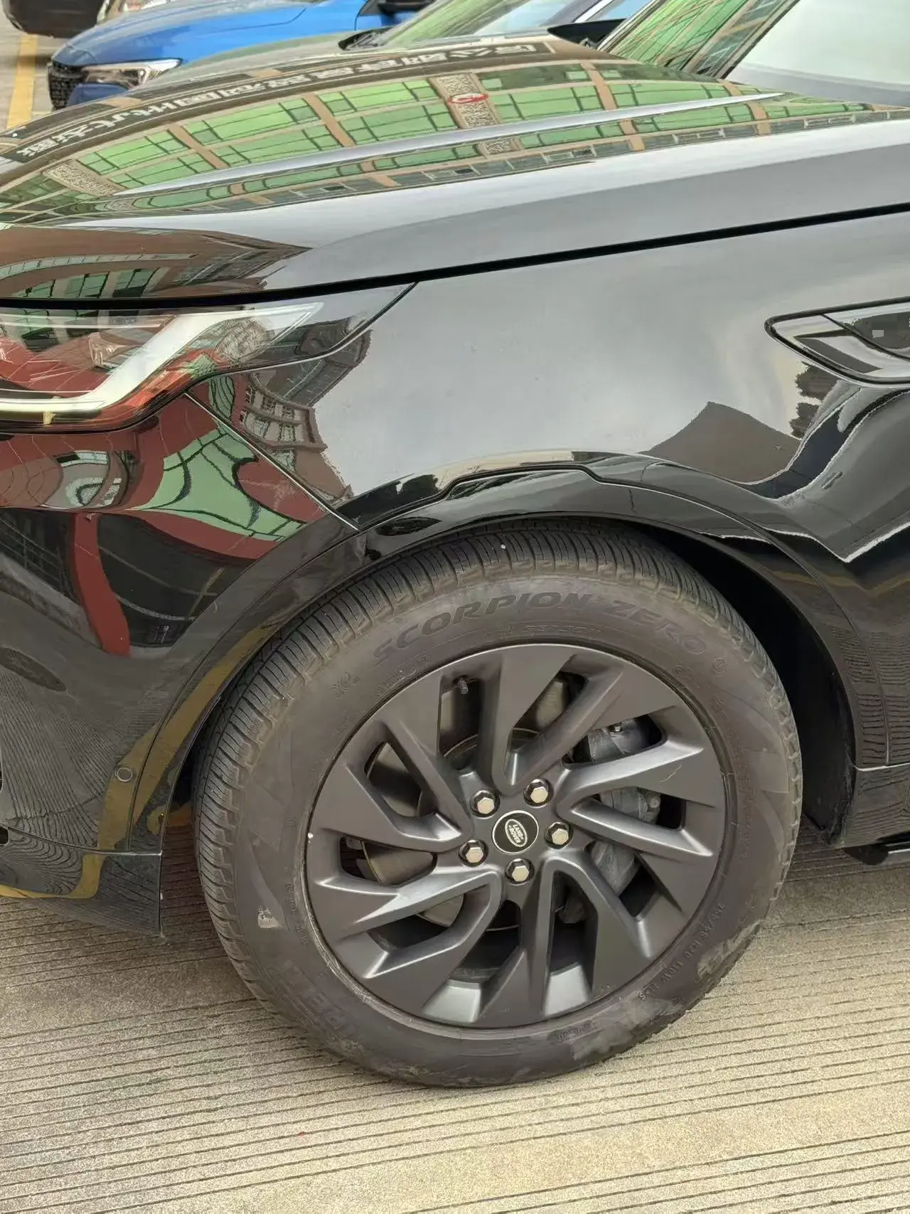 2023 LAND ROVER thumbnail 4