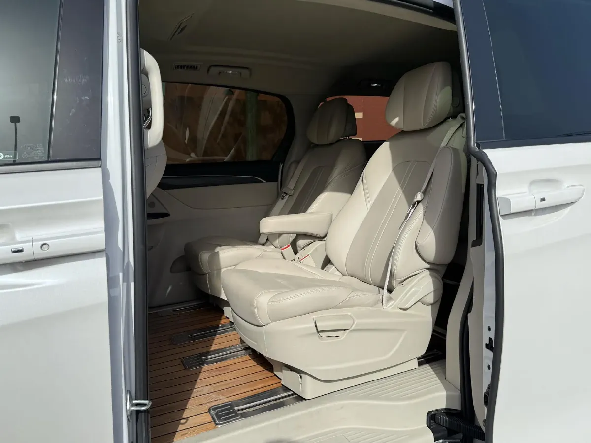 2023 Buick GL8 2.0T 237HP L4 9AT,autocango,china used car exporter,china ev exporter,chinese used car exporter,chinese used ev exporter