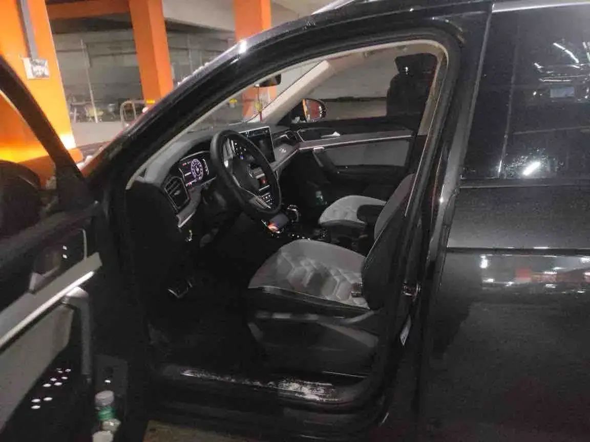 2023 VOLKSWAGEN TAYRON thumbnail 4