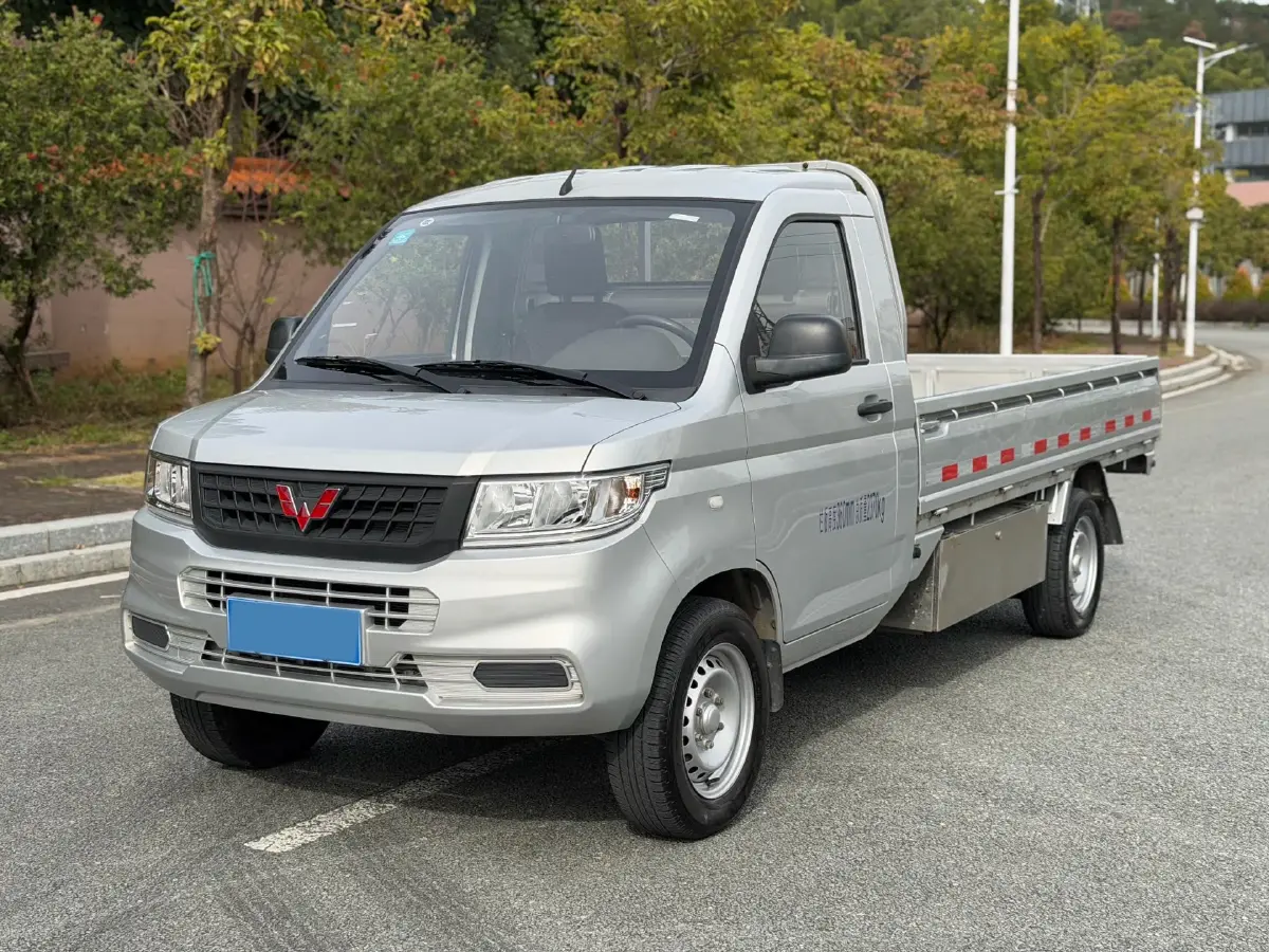 2023 WuLing RongGuang New Truck 1.5L 102HP L4 5MT