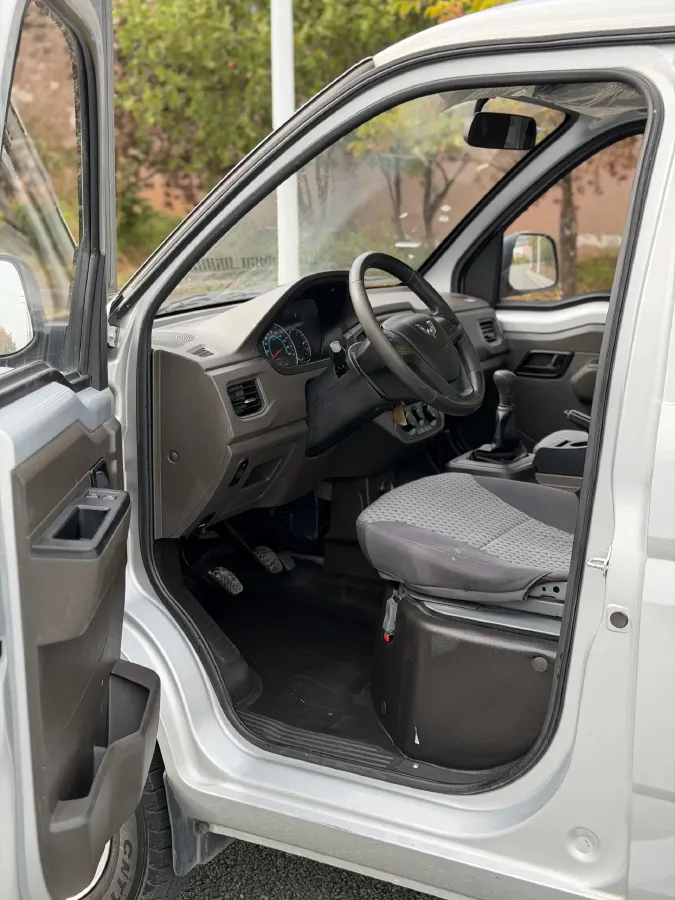 2023 WuLing RongGuang New Truck 1.5L 102HP L4 5MT,autocango,china used car exporter,china ev exporter,chinese used car exporter,chinese used ev exporter