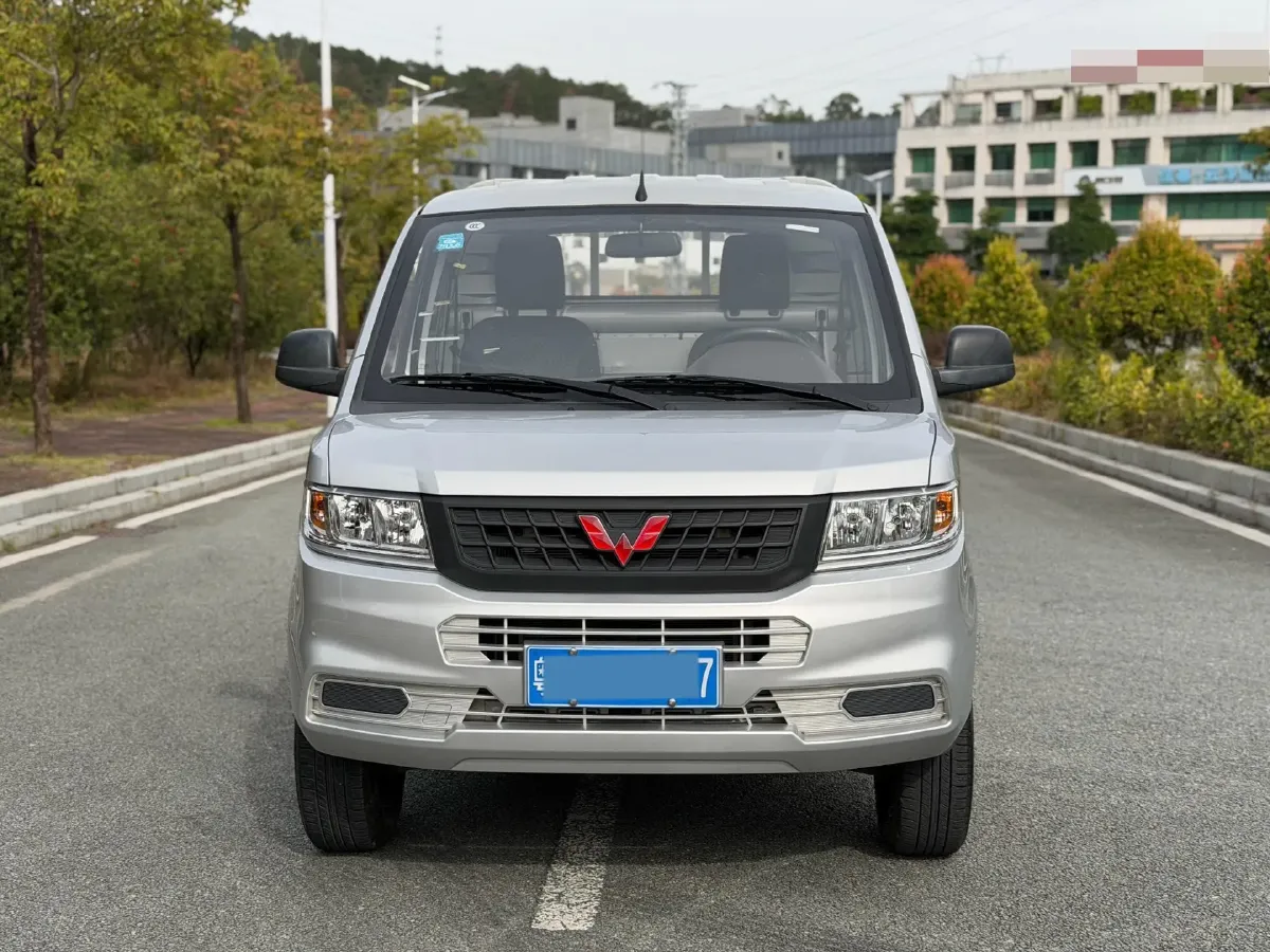 2023 WuLing RongGuang New Truck 1.5L 102HP L4 5MT,autocango,china used car exporter,china ev exporter,chinese used car exporter,chinese used ev exporter