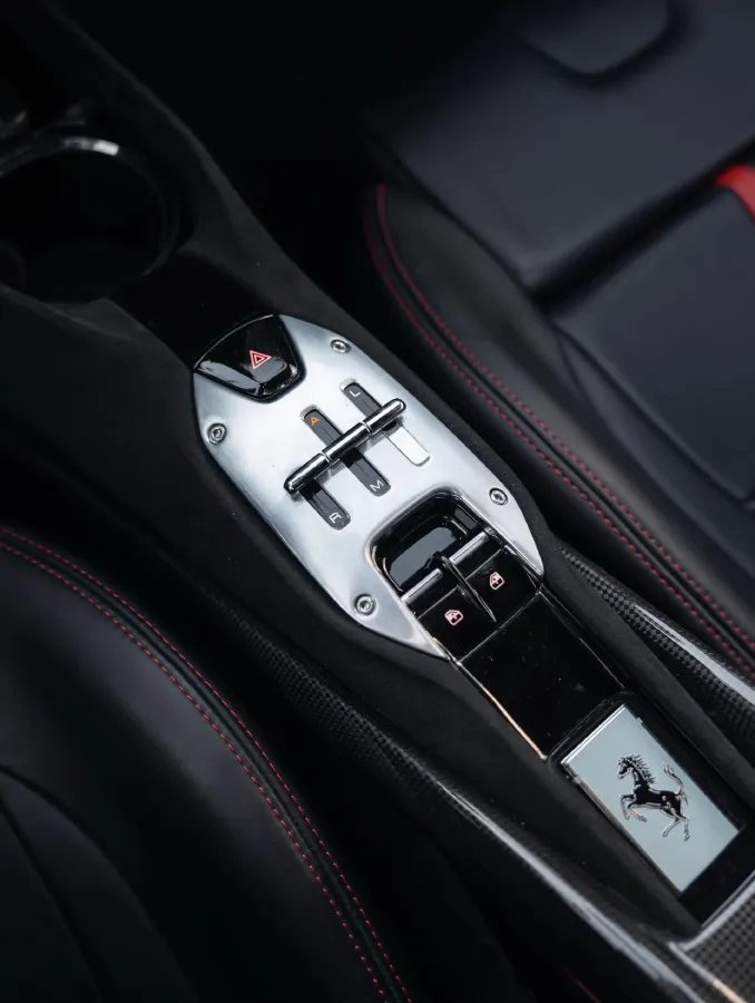 2020 Ferrari SF90 3.9T 781HP V8 8DCT PHEV 7.9KWH,autocango,china used car exporter,china ev exporter,chinese used car exporter,chinese used ev exporter