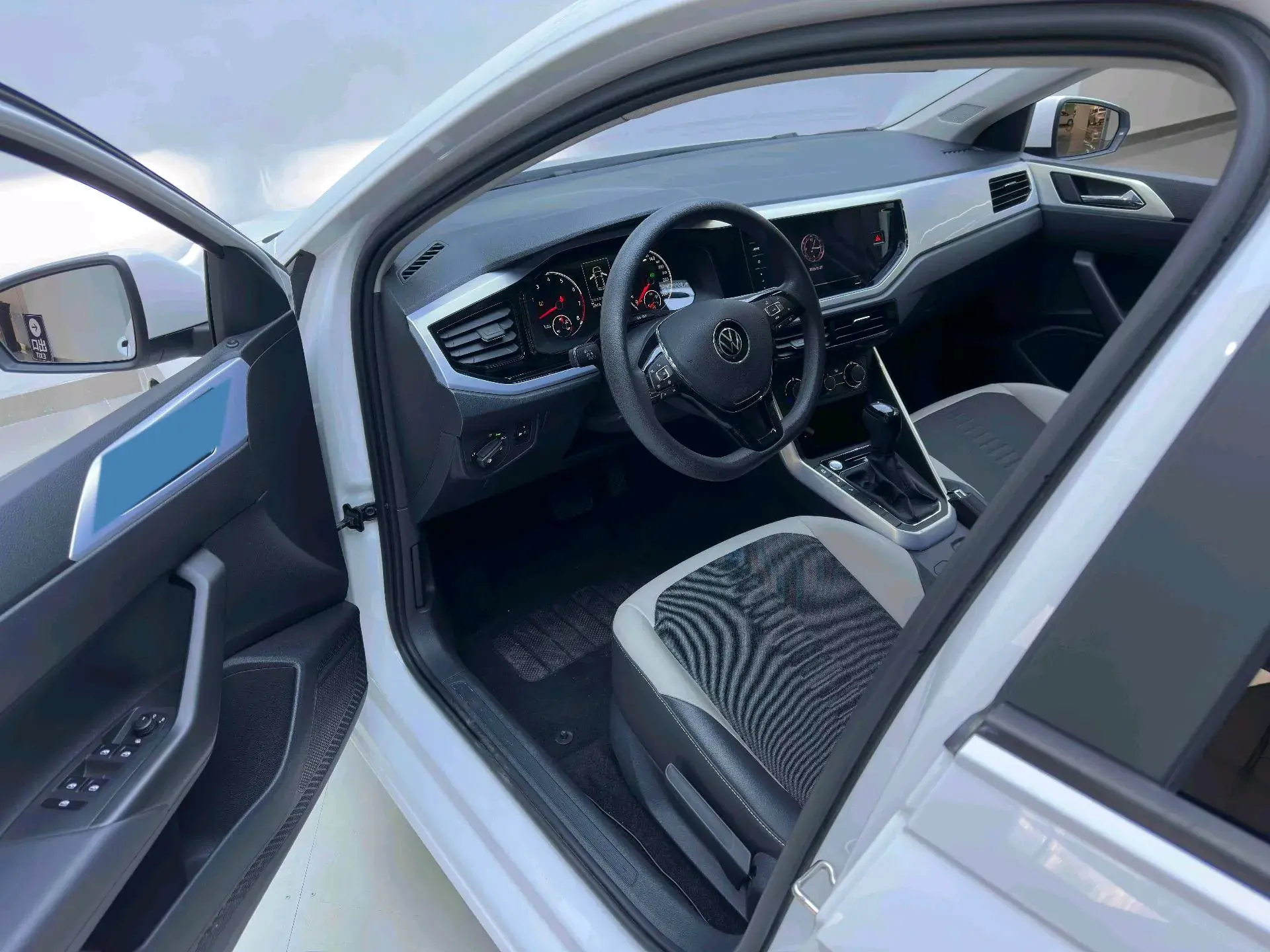 2021 VOLKSWAGEN POLO thumbnail 4