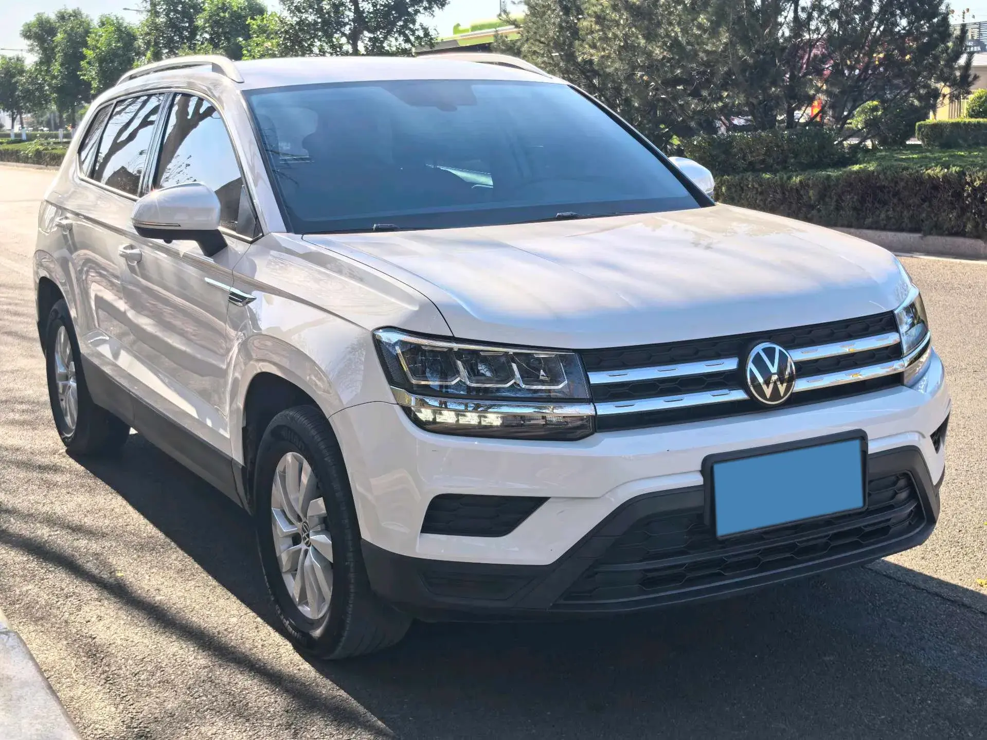 2022 VOLKSWAGEN THARU thumbnail 3