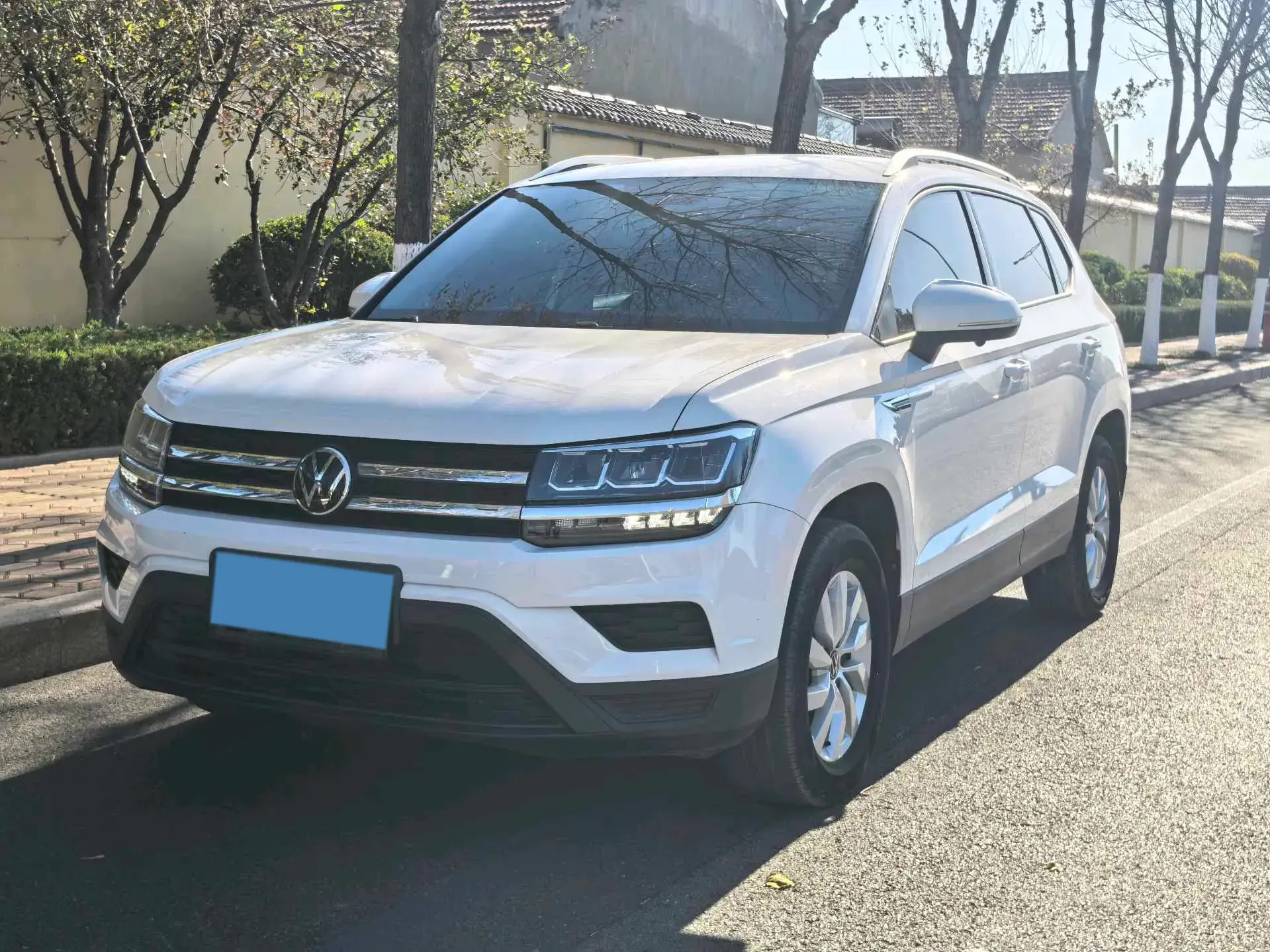 2022 VOLKSWAGEN THARU view 1